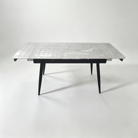Meubles de restaurant modernes, table de salle à manger rectangulaire extensible avec plateau en pierre frittée, pieds en métal épais et coniques noirs