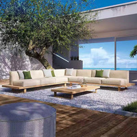 Ensemble de canapés sectionnels d'extérieur en teck de luxe nordique, coussins en mousse imperméables à séchage rapide, meubles de patio pour villa, jardin, hôtel