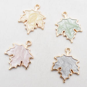 Pendentif <span class=keywords><strong>feuille</strong></span> <span class=keywords><strong>d</strong></span>'érable en alliage <span class=keywords><strong>d</strong></span>'émail, nouvelles couleurs <span class=keywords><strong>d</strong></span>'huile, plante, breloques pour bricolage, fabrication <span class=keywords><strong>d</strong></span>'accessoires de collier - Product Image 3