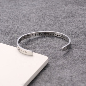 ly Bijoux Un morceau de mon cœur vit dans le ciel bracelets En Gros pour Les Femmes Personnalisé Gravé Mantra Bracelet Manchette - Product Image 4