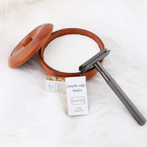 Rasoir de sécurité classique pour homme en métal, à double tranchant, avec lame en acier inoxydable de qualité supérieure - Product Image 3
