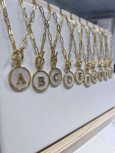 Fabrik Großhandel runde Perlmutt 26 Buchstaben Anhänger a-z Buchstaben Paar Halskette 14 Karat/18 Karat vergoldet lange Kette - Product Image 2
