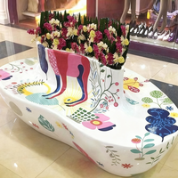 Chaise Moderne en FRP en Forme de Bonbon, Siège Multifonctionnel avec Jardinière, Imperméable, Moulée en une seule pièce, Pliable/Coupable, Décorative pour Centres Commerciaux et Hôtels