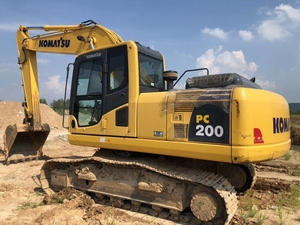 รถขุดไฮดรอลิกแบบตีนตะขาบ Komatsu PC200 มือสอง นำเข้าจากญี่ปุ่นแท้ รถขุด Komatsu PC200 ชั่วโมงการทำงานต่ำ เหมาะสำหรับงานก่อสร้าง - Product Image 5