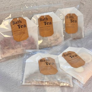 Sachets de thé de <span class=keywords><strong>bain</strong></span> floraux faits à la main S&Soak avec des sels de l'Himalaya et de la mer Morte, des huiles essentielles, utilisation en spa pour tous les âges - Product Image 4