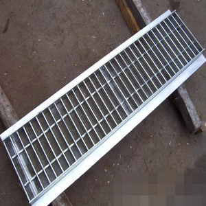 Grilles de <span class=keywords><strong>caniveau</strong></span> en acier inoxydable robustes sur mesure, design moderne pour villas, grilles d'évacuation pour allées et trottoirs - Product Image 2