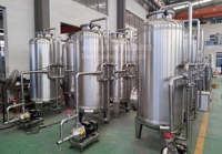 Machine de remplissage automatique 3 en 1 Machine de remplissage de bouteilles d'eau commerciale Ligne de production automatique de scellage d'eau pure