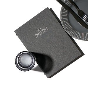 Porte-menus d'hôtel de luxe sur mesure avec bande élastique, menus reliés pour restaurant - Product Image 3