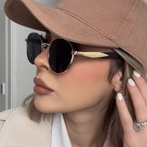 Gafas de sol ovaladas de metal a la moda para mujer con protección UV 100%, montura completa, estilo retro, estilo urbano, look de influencer de Instagram - Product Image 5