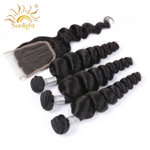 La luz del sol de cabello humano brasileño de la onda suelta paquetes de pelo con cierre 100% cabello humano rizado paquetes no Remy 4*4 Cierre de encaje - Product Image 1