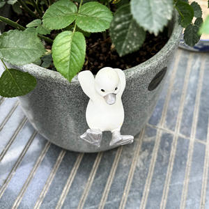 Nueva Figura Decorativa de Pato Blanco Colgante de Resina Epoxi, Ecológica, Religiosa y de Estilo Hada, para Adorno de Valla de Patio - Product Image 3