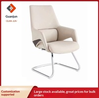 Chaise de bureau ergonomique moderne et minimaliste, réglable en hauteur, confortable pour de longues sessions sur les réseaux sociaux et devant l'ordinateur