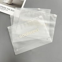 Sacs à fermeture éclair givrés personnalisés à prix abordable avec logo imprimé, petits sacs en plastique à fermeture éclair pour emballage cosmétique et vêtements