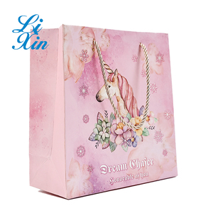 Commercio all'ingrosso di lusso personalizzato logo rosa scarpe boutique regalo shopping di carta cartone sacchetti di imballaggio con manico per il <span class=keywords><strong>negozio</strong></span> di compleanni - Product Image 5