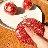 Jouet Squishy Grenade Rouge - Balle Anti-Stress Faite Main DIY - Mini Jouet en Caoutchouc Emballé Individuellement - Bestseller Transfrontalier