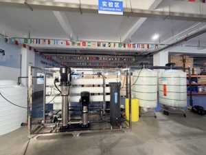 Unité de dessalement <span class=keywords><strong>d</strong></span>'<span class=keywords><strong>eau</strong></span> saumâtre agricole Two Whale 6TPH, pompe PLC, osmose inverse, faible consommation <span class=keywords><strong>d</strong></span>'énergie pour les grandes installations - Product Image 5