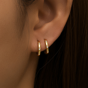 CANNER Boucles d'oreilles créoles Huggie en argent sterling 925 avec zircon incrusté couleur éclat de foudre - Product Image 6