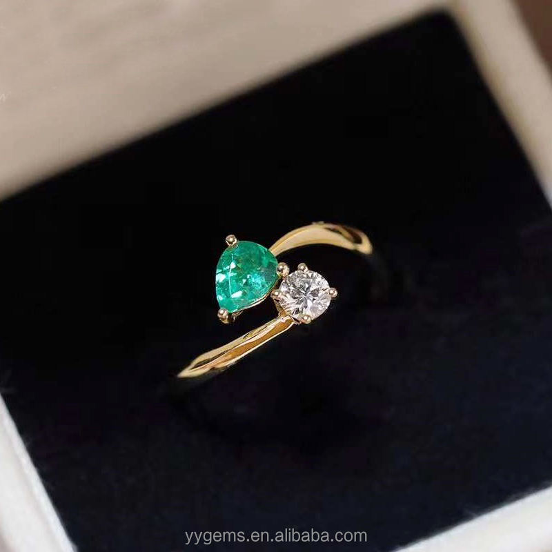 แล็บมรกตและมอยซาไนต์ (ทองคำ 18K สีเหลือง)