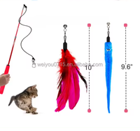 Desain baru hewan peliharaan interaktif warna-warni ukuran kustom dapat ditarik mainan kucing panjang bulu memancing batang Cacing