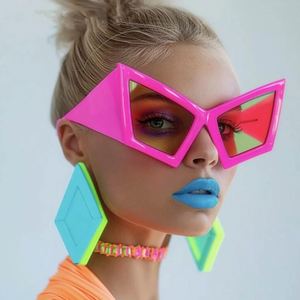 Lunettes de soleil œil de chat surdimensionnées UV400 pour femme, monture large coupe-vent, tendance 2025 - Product Image 1