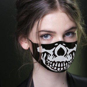 Masque en polycoton imprimé avec logo personnalisé pour Halloween, masque anti-poussière pour adultes - Product Image 1