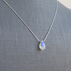 Collier en argent sterling 925 fait à la main avec pierre de lune naturelle, forme poire, simple, arc-en-ciel, pierre de lune bleue - Product Image 3