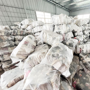 Prix <span class=keywords><strong>moins</strong></span> <span class=keywords><strong>cher</strong></span> de bonne qualité Offre Spéciale d'usine au Pakistan chaussures de sport d'occasion football pour hommes balle mixte de chaussures usagées - Product Image 4