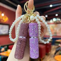 Mini flacon de parfum portable populaire incrusté de diamants, porte-clés avec chaîne de perles et strass, vaporisateur à pression pour accessoire de sac féminin