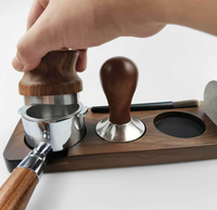 Station de Tamper en Bois 51mm 53mm 58mm avec Emplacement pour Tamper et Distributeur, Organisateur d'Outils d'Espresso pour Barista et Cuisine
