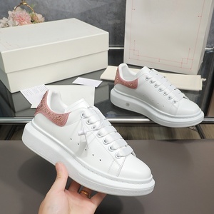 Wholesale Sport Outdoor Designer Luxury Sneakers Retro Unisex Leather Casual Board <b>Shoes</b> Women <b>Shoes</b> Men - Product Image 2