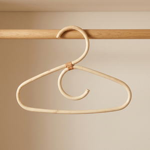 Cintre en bois de couleur naturelle pour vêtements, en rotin, canne et mâchoire - Product Image 3