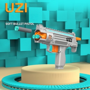 UZI Pistola Giocattolo Rotante con Dardi Morbidi, Proiettili in Schiuma EVA, Design a Rotazione Manuale, Regalo Sicuro per <span class=keywords><strong>Giochi</strong></span> di Ruolo per Ragazzi, Gioco da Interno ed Esterno - Product Image 3