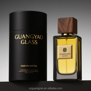 Bouteille en verre de parfum de haute qualité transparente carrée de luxe personnalisée 30ml 50ml bouteille de parfum vide sertie avec couvercle en bois - Product Image 3