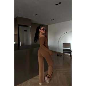 Conjunto Casual Marrón de Punto con Hombros Descubiertos, Tejido de Ganchillo, Estampado Asimétrico Bordado y Decoración Plisada para Otoño-Verano - Product Image 1