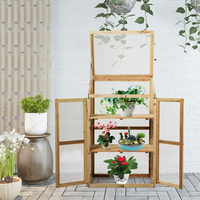 Serre de jardin moderne et écologique avec structure en bois et système de chauffage pour la culture des plantes en toutes saisons