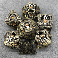 Prix d'usine, faible MOQ, personnalisation, jeu de dés polyédriques en laiton et cuivre avec yeux de dragon, 7 pièces, creux, pour D&D et RPG