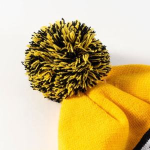Bonnet en tricot décontracté personnalisé avec pompon, chapeau d'hiver pour le ski, double couche, coupe-vent, chaud, 100% acrylique, logo jacquard pour cadeaux promotionnels - Product Image 4