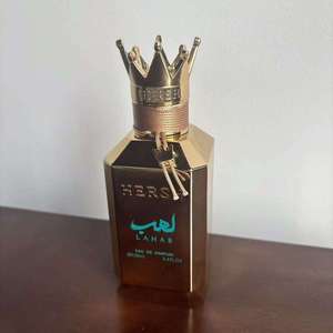 Al Ezz Oud Hersh Lahab <span class=keywords><strong>EDP</strong></span> 100ml – Parfum Arabe de Luxe avec Capuchon Couronne – Fragrance Orientale Longue Durée pour Aromathérapie - Product Image 5