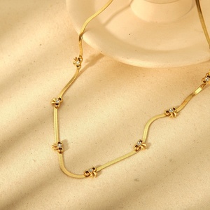 16+ Jahre Fabrik-Erfahrung OEM & ODM 316L Edelstahl Modeschmuck Gold Schleifenanhänger Choker Schleifenkette Halsketten - Product Image 3