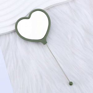 Espejo de Maquillaje Portátil de Mano con Forma de Corazón para Mujer, de Plástico, con Impresión de Logotipo Personalizable - Product Image 5