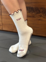 Chaussettes de yoga et de Pilates respirantes en maille antidérapante à volants et bordure festonnée, avec logo personnalisé, couleur professionnelle, de la marque Glacier