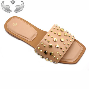 卸売2025女性用フラットシューズ夏ビーチシューズファッションリベットサンダルスリッパ屋外女性用スライドスリッパ - Product Image 3