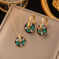 Nouvel Ensemble de Bijoux Haut de Gamme en Acier Inoxydable Collier et Boucles d'Oreilles Motif Végétal Coloré à l'Huile, Vente en Gros pour Femmes