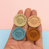 Etiquettes en cuir à boule de cœur ronde faites à la main, avec écusson en cuir gaufré PU microfibre pour chapeau, jean, vêtement, bricolage