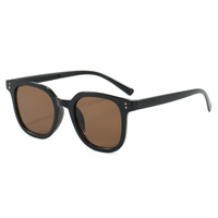 Lunettes de soleil pour femmes avec monture noire et verres roses, lunettes de soleil aux couleurs uniques