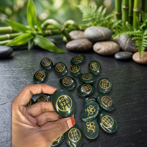 เหรียญหยกธรรมชาติสีเขียวสลักลายสัญลักษณ์ทางจิตวิญญาณ เสริมความมั่งคั่ง ความสำเร็จ โชคดี เหรียญพลอยขัดเงา ขายส่ง - Product Image 1