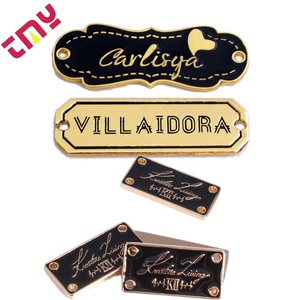 Badges <span class=keywords><strong>de</strong></span> <span class=keywords><strong>voiture</strong></span> américains en métal noir et or 3D personnalisés, amusants et uniques, emblèmes automobiles avec votre propre logo à vendre - Product Image 4