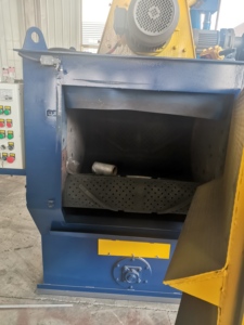 Machine de sablage à chenilles en caoutchouc, adaptée au nettoyage de petits pièces telles que les boulons, les écrous, les ressorts - Product Image 4