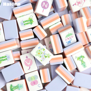 Juego de Fichas de Mahjong Americanas de Lujo de Alta Calidad en <span class=keywords><strong>Coral</strong></span> y Rosa Suave, 160 Fichas Estándar de Cuatro Capas de Acrílico con Diseño Floral Grabado - Product Image 1