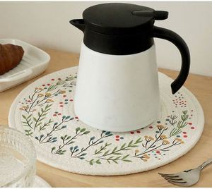 Manteles Individuales y Posavasos de Algodón Nórdico de Lujo, Resistentes al Calor, con Diseño Impreso, para una Cena Elegante - Product Image 2